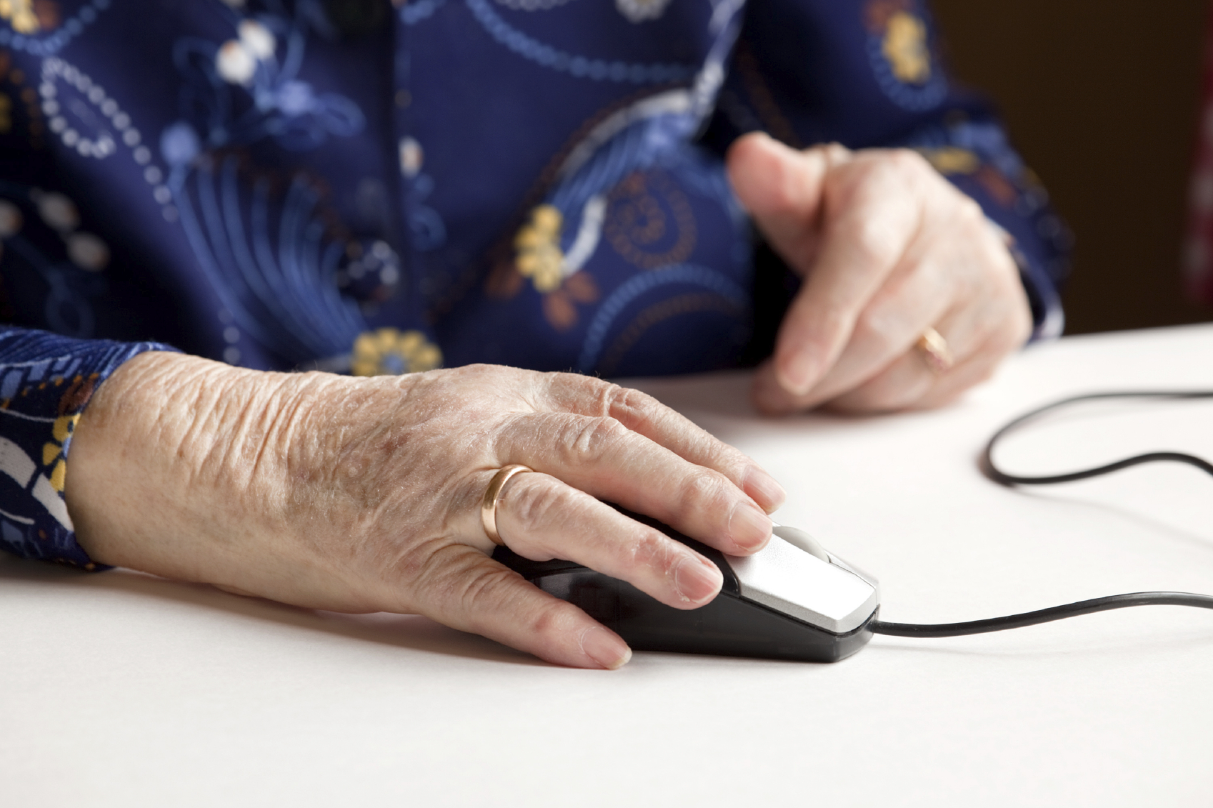 Stay connected! Family caregivers of people with dementia may benefit from online and telephone support