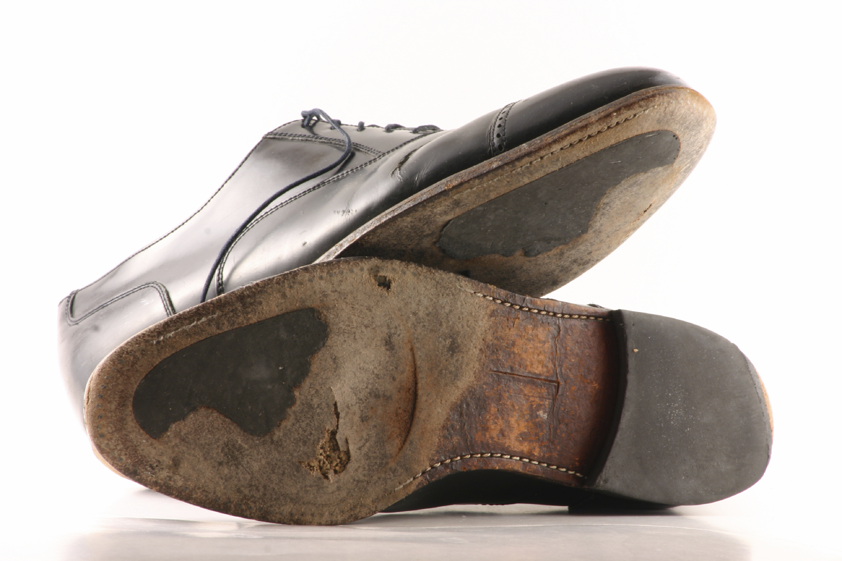 Worn one. Старая подошва. Подошва старого ботинка. Старая обувь фото. Broken Shoe